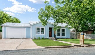 Plus de détails pour 915 Bell St, Fredericksburg, TX - Spécialisé à vendre