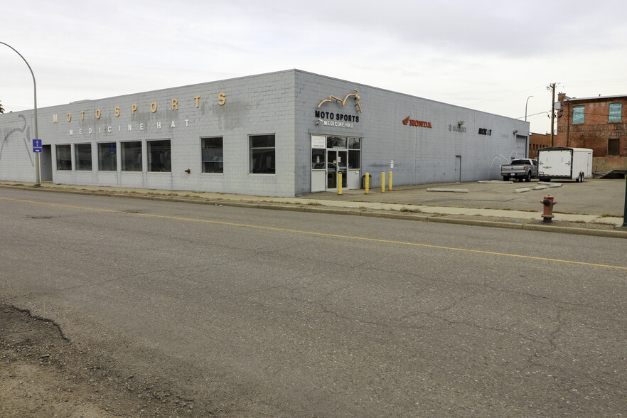 521D N Railway St SE, Medicine Hat, AB à louer - Photo principale – Image 1 sur 20