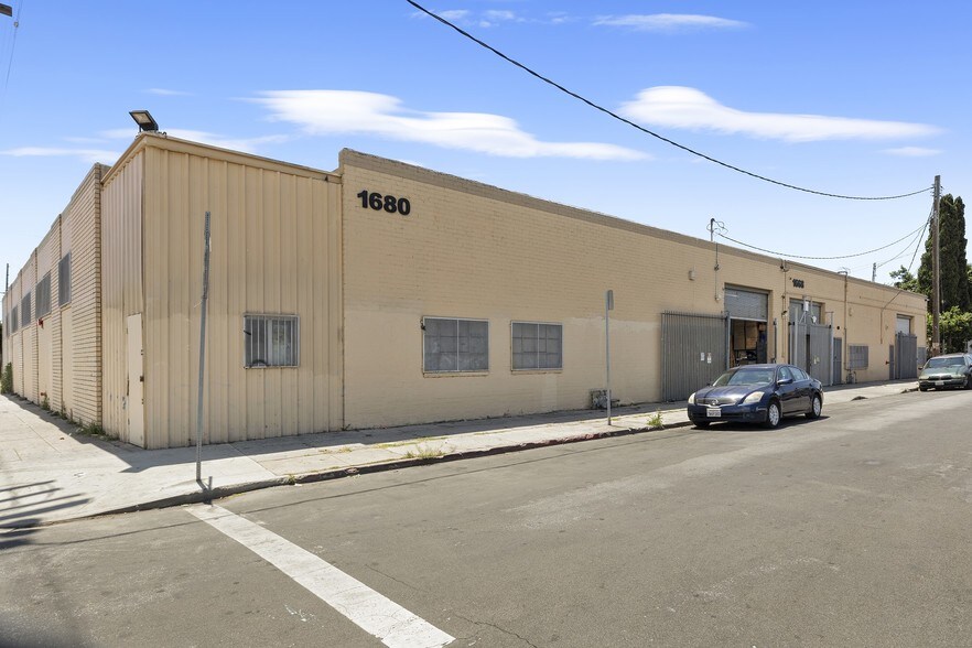 1668-1680 E 40th St, Los Angeles, CA à louer - Photo principale – Image 3 sur 8