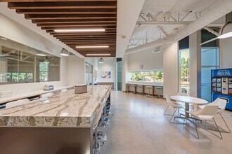 15025 Innovation Dr, San Diego, CA à louer Photo intérieure– Image 2 sur 5