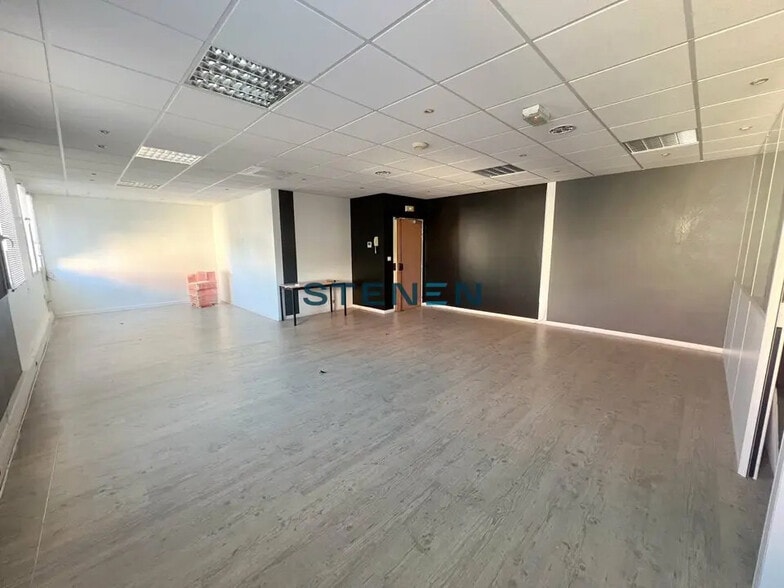 Bureau dans Éguilles à louer - Photo intérieure – Image 2 sur 4