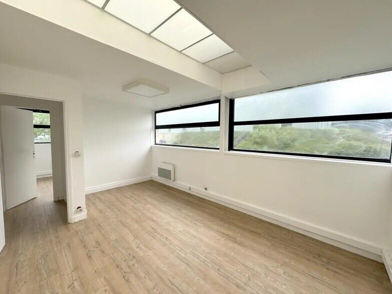 Bureau dans Taverny à louer - Photo intérieure – Image 2 sur 4