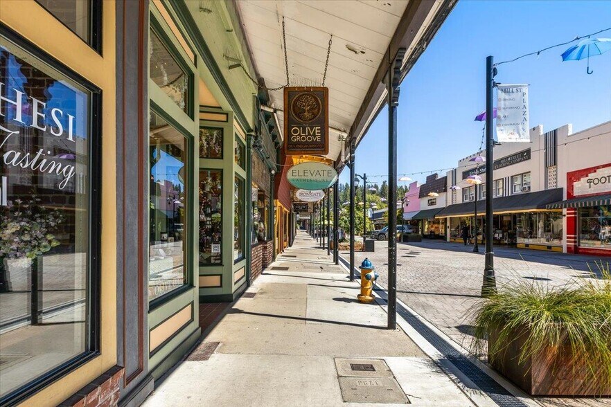 126 Mill St, Grass Valley, CA à vendre - Photo de l’immeuble – Image 2 sur 14
