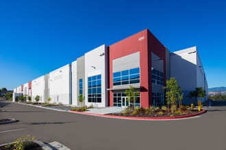 550 Piercy Rd, San Jose, CA à louer Photo de l’immeuble– Image 1 sur 12