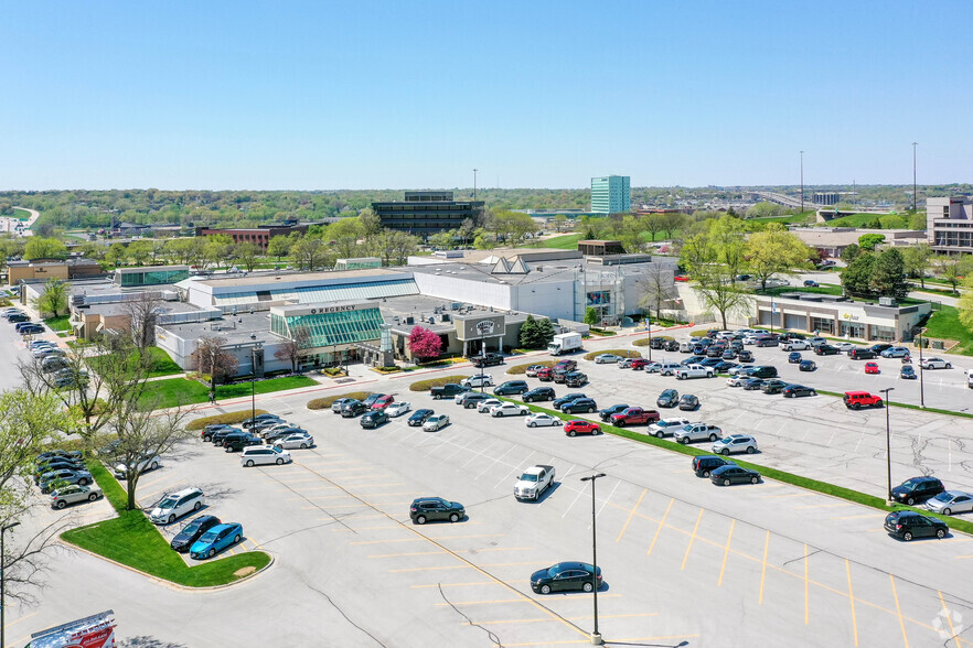 120 Regency Pky, Omaha, NE à louer - Photo de l’immeuble – Image 3 sur 7