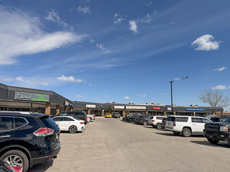 2770 32nd Ave NE, Calgary, AB à louer - Photo de l’immeuble – Image 3 sur 4