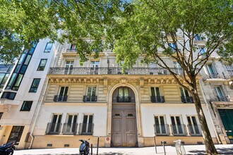 27 Rue De Maubeuge, Paris à louer Photo de l’immeuble– Image 2 sur 14