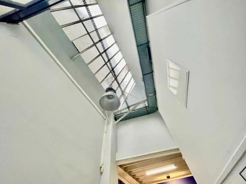 Bureau dans Montreuil à louer - Photo de l’immeuble – Image 3 sur 12