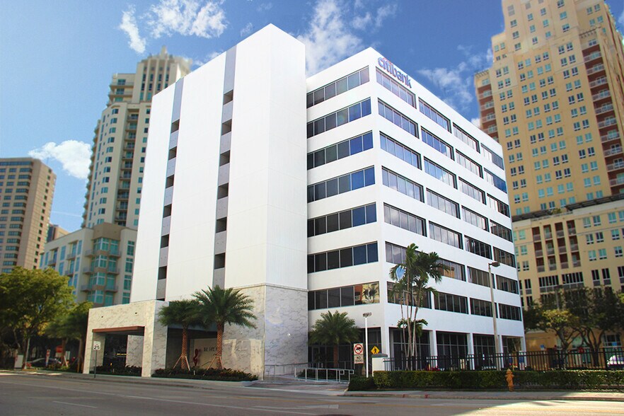 7300 N Kendall Dr, Miami, FL à louer - Photo de l’immeuble – Image 1 sur 7