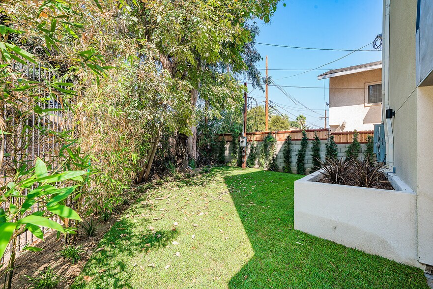 739 N Mariposa Ave, Los Angeles, CA à vendre - Photo de l’immeuble – Image 3 sur 7