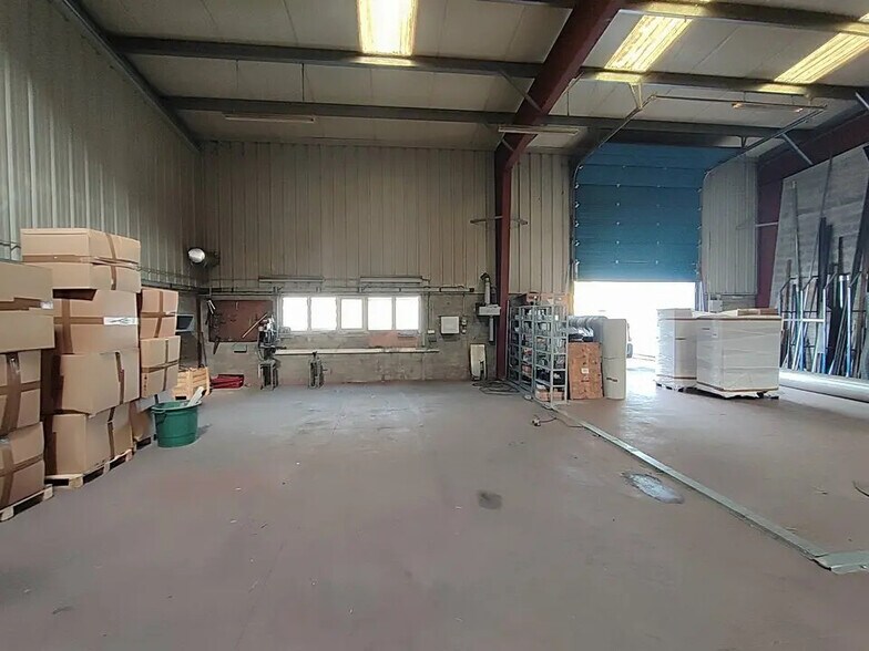 Local d’activités dans Bourgoin-Jallieu à louer - Photo de l’immeuble – Image 2 sur 5