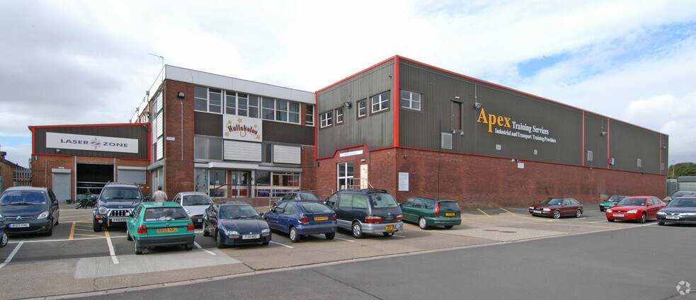 Gladstone Rd, Northampton à louer - Photo principale – Image 1 sur 4