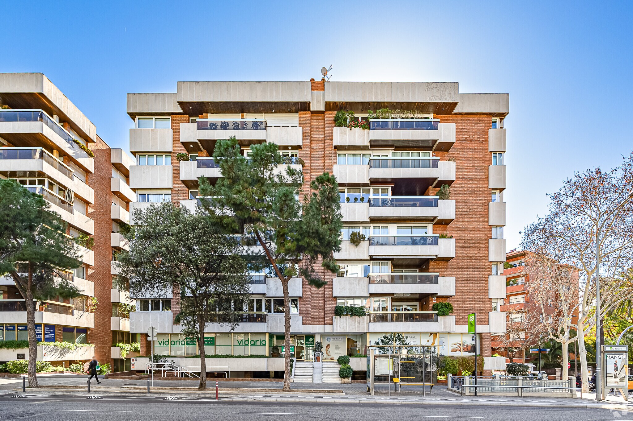 Bureaux/Local commercial dans Barcelone, Barcelona à louer Photo principale– Image 1 sur 4