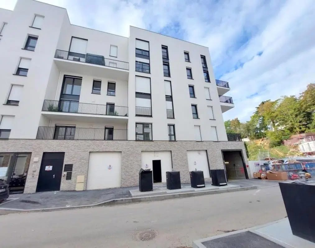 Local commercial dans Poissy à louer Photo de l’immeuble– Image 1 sur 4