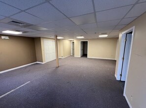 694 Main St, Holden, MA à louer Photo intérieure– Image 2 sur 10