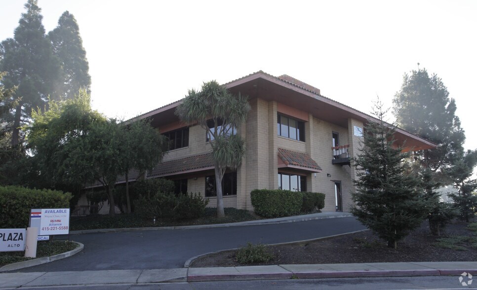 1460 N Camino Alto, Vallejo, CA à louer - Photo de l’immeuble – Image 1 sur 6