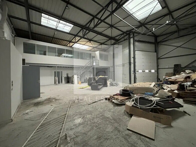 Bureau dans Saint-Priest à louer - Photo de l’immeuble – Image 2 sur 10