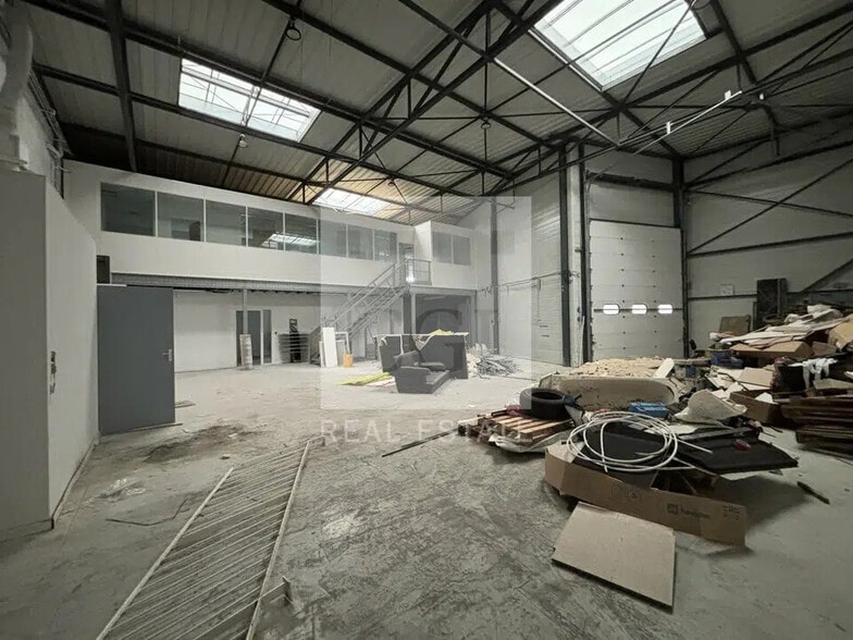 Bureau dans Saint-Priest à louer - Photo intérieure – Image 2 sur 10