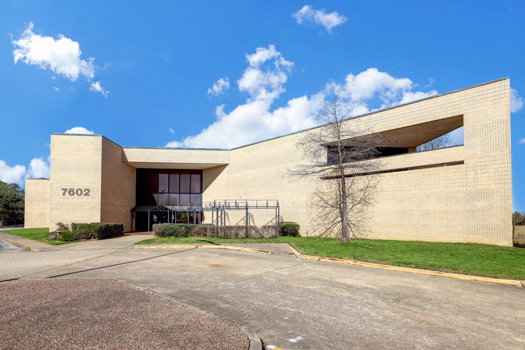 7638 Spring Cypress Rd, Spring, TX à vendre Photo de l’immeuble– Image 1 sur 13
