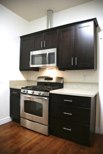 1327 W 35th St, Los Angeles, CA à vendre - Photo de l’immeuble – Image 3 sur 52