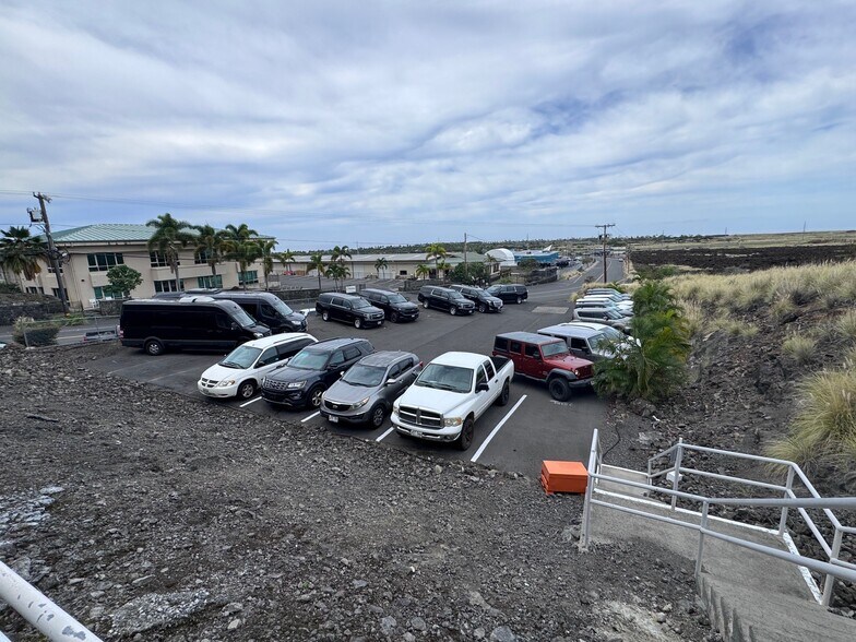 73-4081 Hulikoa Dr, Kailua Kona, HI à louer - Photo de l’immeuble – Image 3 sur 8