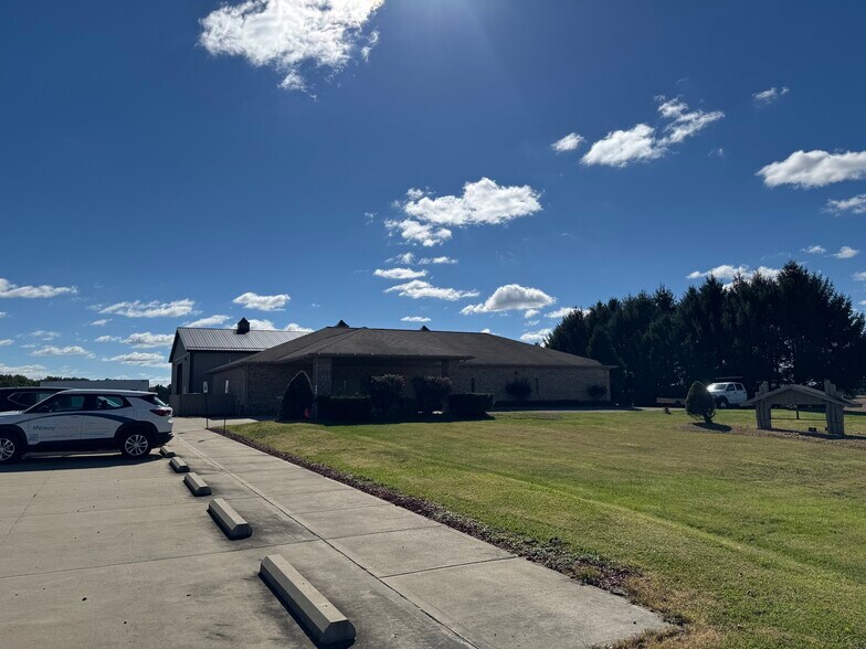 1046 Ekastown Rd, Saxonburg, PA à louer - Photo de l’immeuble – Image 3 sur 29