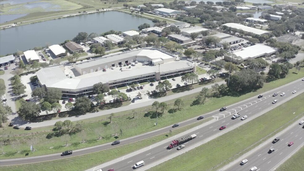 389-407 Interstate Blvd, Sarasota, FL à louer - Vidéo sur l’annonce professionnelle – Image 2 sur 13