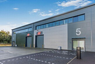 Plus de détails pour 41 College Rd, Aylesbury - Bureau, Industriel/Logistique à louer