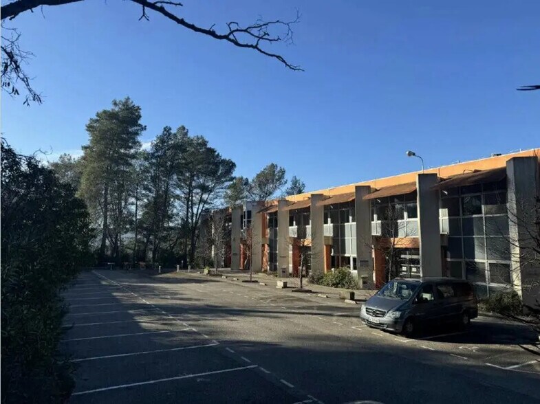 Industriel/Logistique dans Valbonne à louer - Photo de l’immeuble – Image 2 sur 3