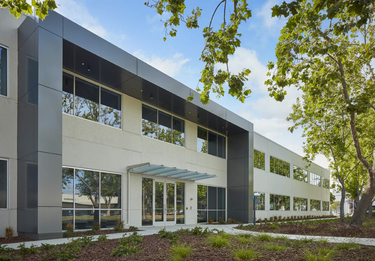 30680 Huntwood Ave, Hayward, CA à louer Photo de l’immeuble– Image 1 sur 8