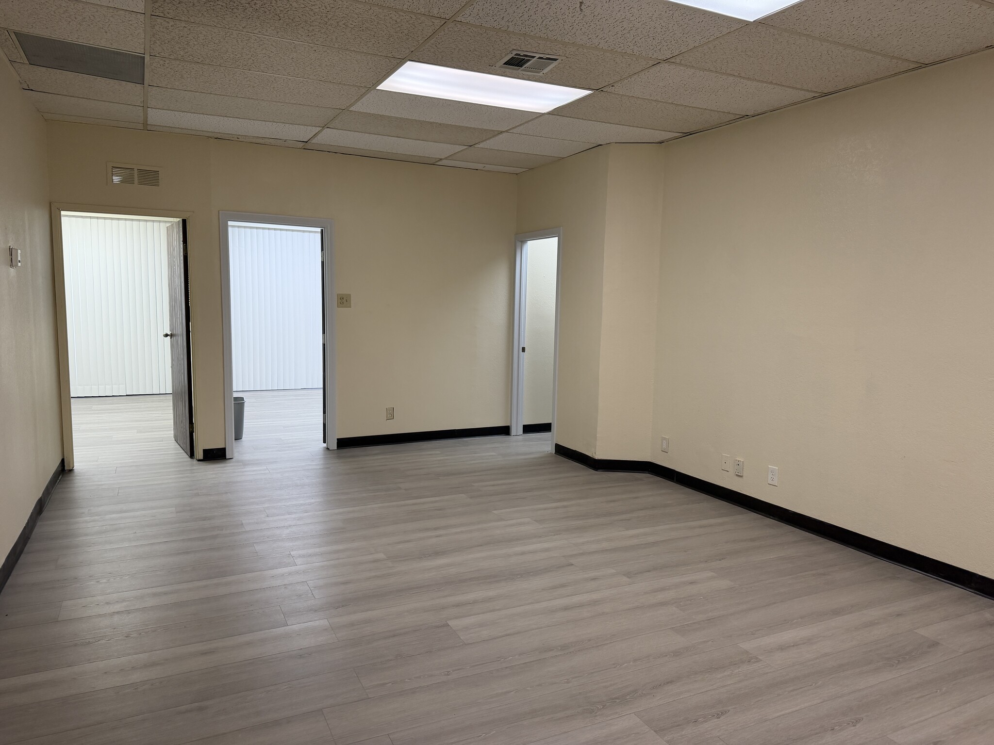 460 E Carson Plaza Dr, Carson, CA à louer Photo intérieure– Image 1 sur 5