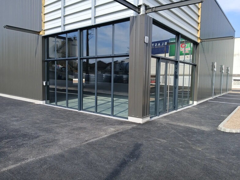 Local commercial dans La Seyne-sur-Mer à louer - Photo de l’immeuble – Image 1 sur 3