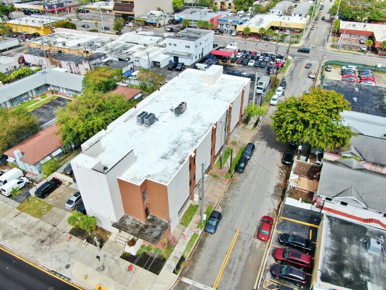 1901 SW 1st St, Miami, FL à louer - Photo de l’immeuble – Image 2 sur 6