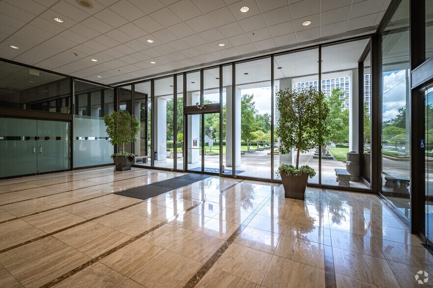6161 Savoy Dr, Houston, TX à louer - Hall d’entrée – Image 3 sur 5