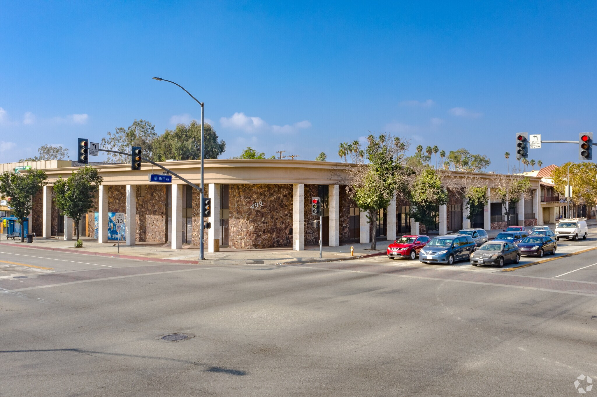 499 N Garey Ave, Pomona, CA à vendre Photo principale– Image 1 sur 22
