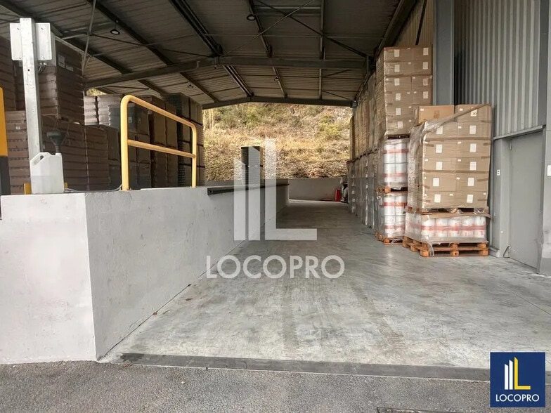 Local d’activités dans Contes à louer - Photo de la construction – Image 2 sur 6