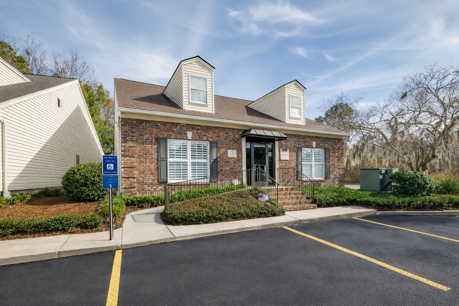 8 Commerce Pl, Savannah, GA à vendre Photo de l’immeuble– Image 1 sur 13