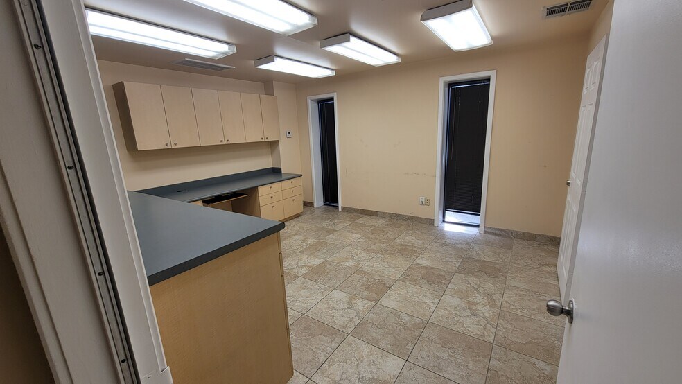 1515 Lakeville Dr, Kingwood, TX à louer - Photo de l’immeuble – Image 3 sur 6