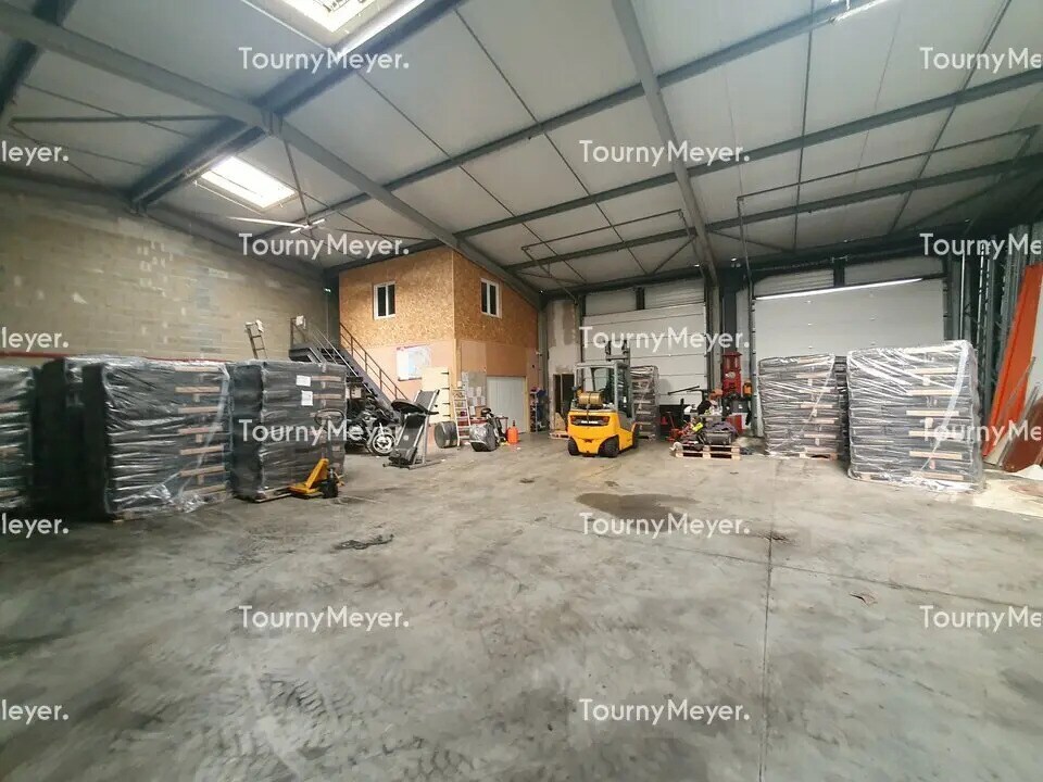 Local d'activités dans Saint-Loubès à vendre Photo de l’immeuble– Image 1 sur 8