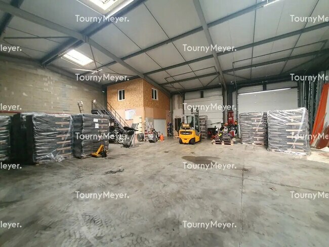 Plus de détails pour Local d’activités à vendre