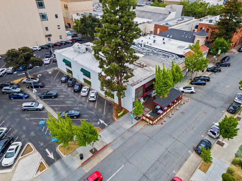 558-560 Waverley St, Palo Alto, CA à vendre - Photo de l’immeuble – Image 1 sur 38