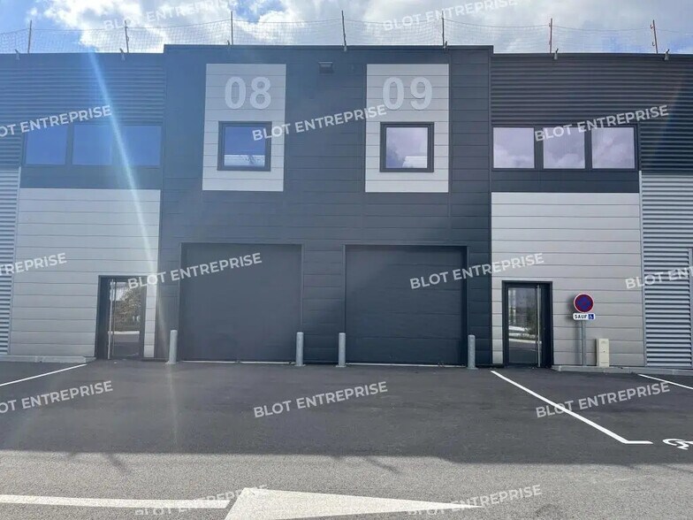 Local d’activités dans Quimper à louer - Photo principale – Image 1 sur 8
