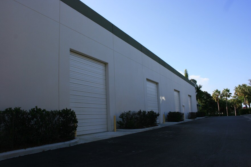 4935 Park Ridge Blvd, Boynton Beach, FL à louer - Photo de l’immeuble – Image 2 sur 8