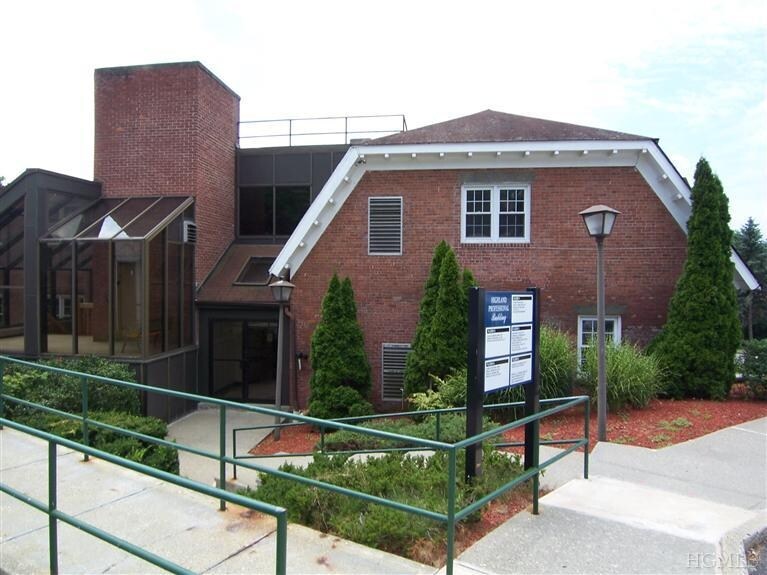 2 Stowe Rd, Peekskill, NY à vendre - Photo de l’immeuble – Image 3 sur 33