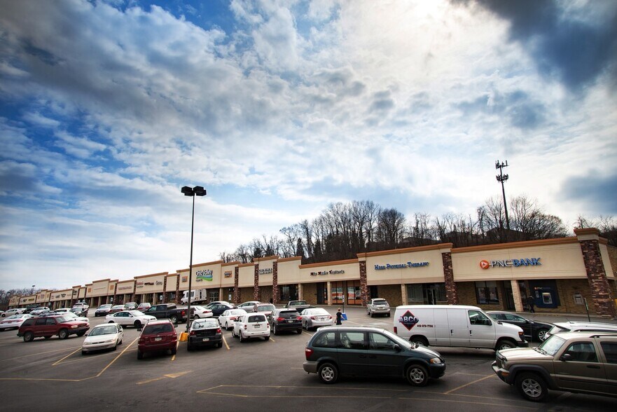 500- Pine Hollow Rd, McKees Rocks, PA à louer - Photo de l’immeuble – Image 2 sur 8