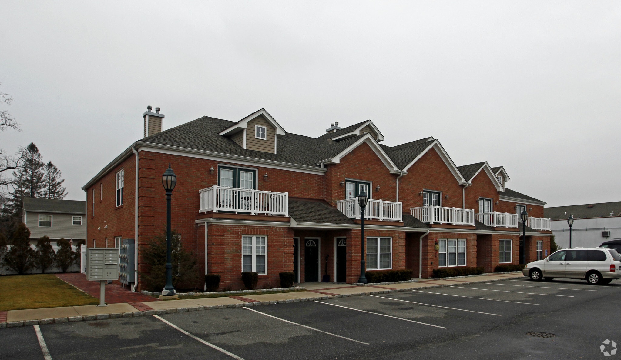 380-398 W Montauk Hwy, Lindenhurst, NY à louer Photo principale– Image 1 sur 4