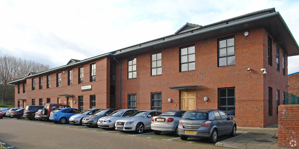 Manor Ln, Crewe à louer - Photo principale – Image 1 sur 12