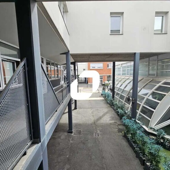 Bureau dans Saint-Denis à louer - Photo de l’immeuble – Image 3 sur 14
