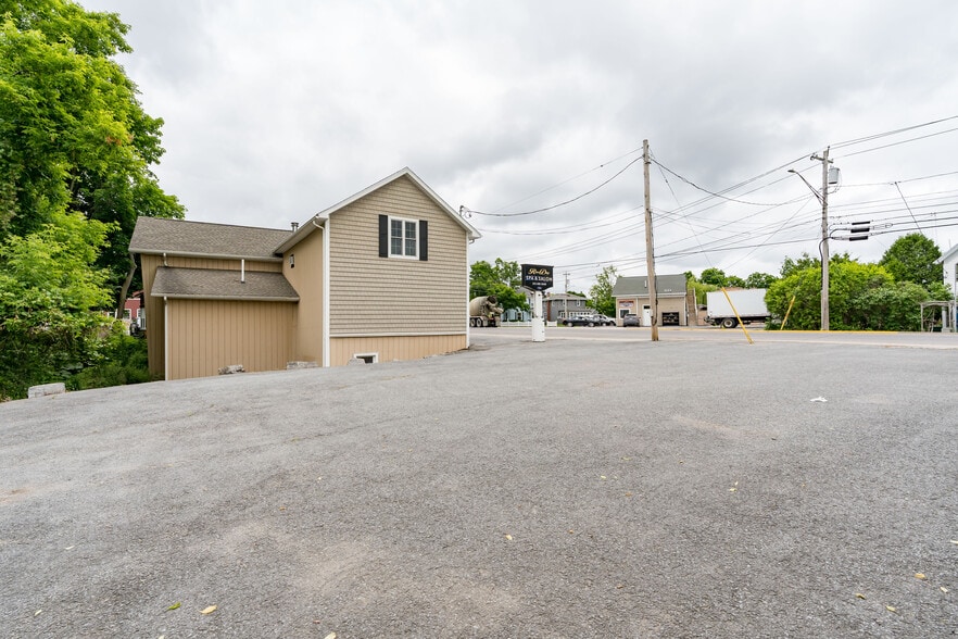708 James St, Clayton, NY à vendre - Photo de l’immeuble – Image 3 sur 48