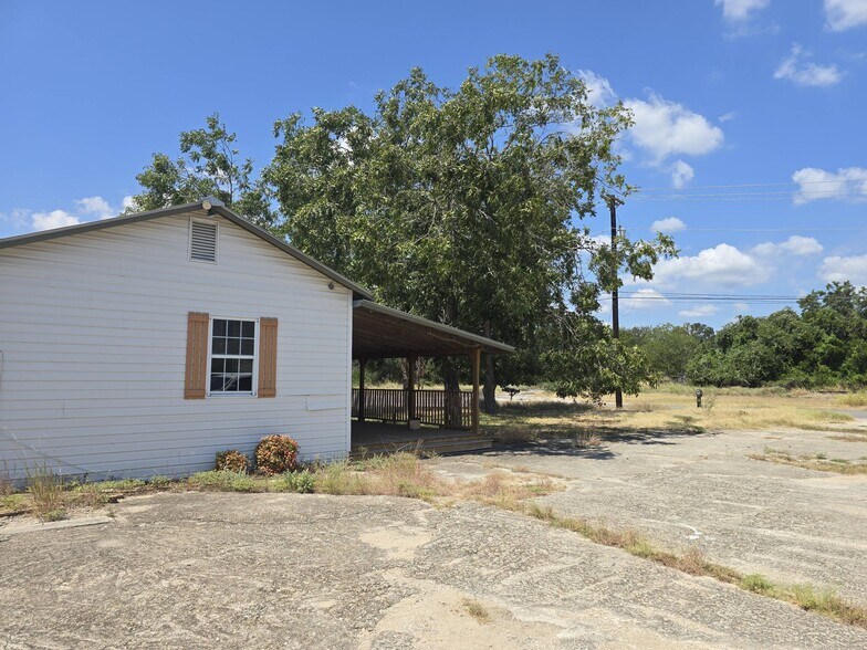 1951 Gruene Rd, New Braunfels, TX à vendre - Photo de l’immeuble – Image 1 sur 7